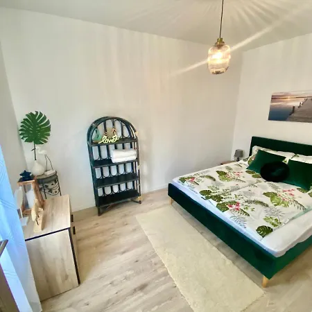 Tatil Evi Central Park Guesthouse Balaton Balatonszarszo