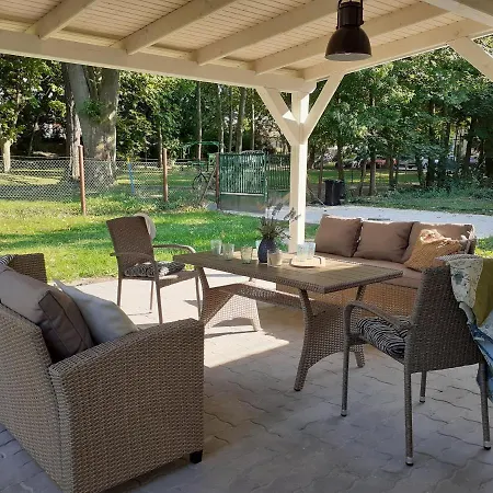 Central Park Guesthouse Balaton Balatonszarszo